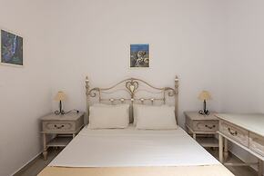 Maroulinas View Studios & Apartments