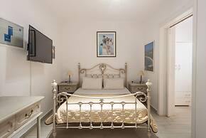 Maroulinas View Studios & Apartments