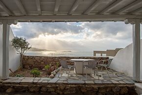 Maroulinas View Studios & Apartments