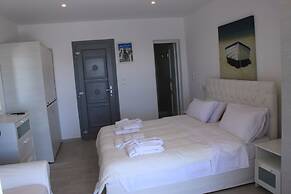 Maroulinas View Studios & Apartments