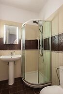 Maroulinas View Studios & Apartments