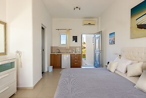 Maroulinas View Studios & Apartments