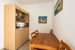 Maroulinas View Studios & Apartments