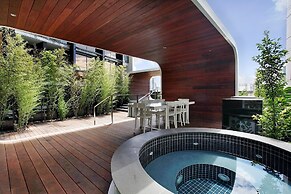 Top Floor Stunning Views