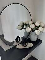 Top Floor Stunning Views