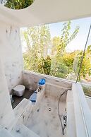 Kouros Home and Suites