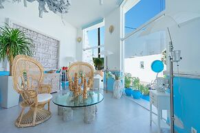 Kouros Home and Suites