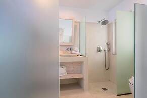 Kouros Home and Suites