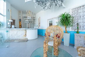 Kouros Home and Suites