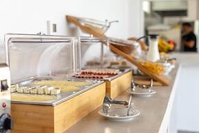 Kouros Home and Suites