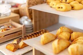 Kouros Home and Suites