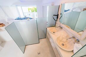 Kouros Home and Suites