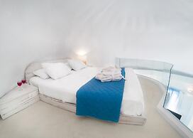 Kouros Home and Suites