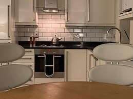 Cheerful 2-bed Cottage With 2 Free Parking, Leeds