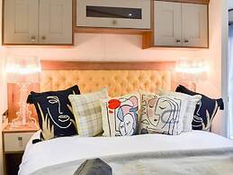 Luxury Boutique Style Lodge With hot tub