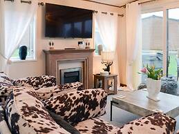 Luxury Boutique Style Lodge With hot tub