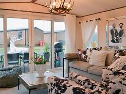 Luxury Boutique Style Lodge With hot tub