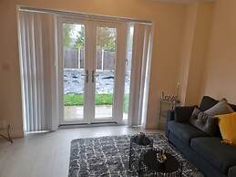 Stunning 3-bed House in Wolverhampton