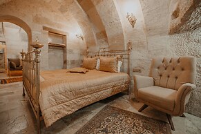Serenus Cave Suites