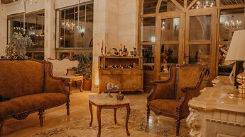 Serenus Cave Suites