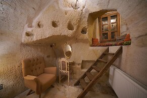Serenus Cave Suites