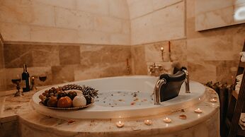 Serenus Cave Suites