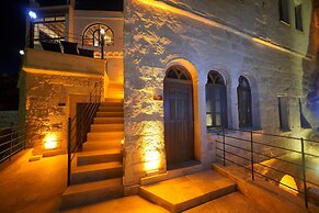 Serenus Cave Suites