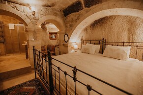 Serenus Cave Suites