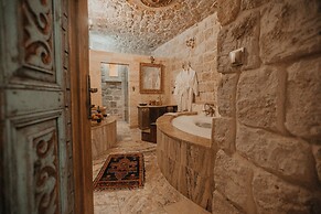 Serenus Cave Suites