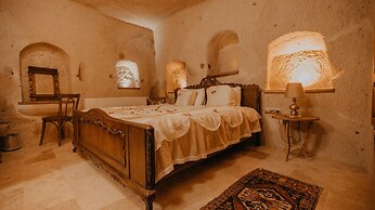 Serenus Cave Suites