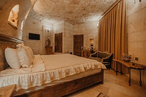 Serenus Cave Suites