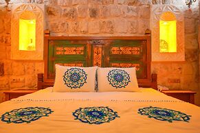 Serenus Cave Suites