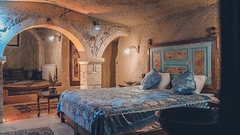 Serenus Cave Suites
