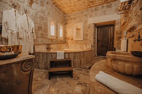 Serenus Cave Suites