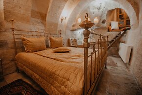 Serenus Cave Suites