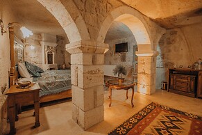 Serenus Cave Suites