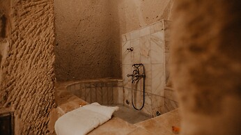 Serenus Cave Suites
