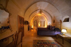 Serenus Cave Suites