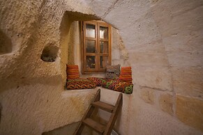 Serenus Cave Suites
