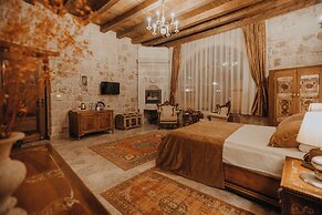 Serenus Cave Suites