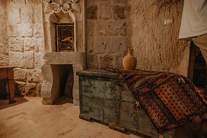 Serenus Cave Suites