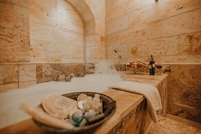 Serenus Cave Suites