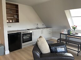 Fabulous Open Plan Studio Retreat - Cowdenbeath