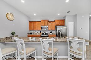In the Heart of Kissimmee - Storey Lake Resort - 4bd/3ba Pool Townhome