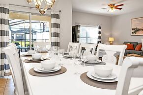 In the Heart of Kissimmee - Storey Lake Resort - 4bd/3ba Pool Townhome