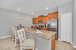 In the Heart of Kissimmee - Storey Lake Resort - 4bd/3ba Pool Townhome