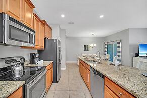 In the Heart of Kissimmee - Storey Lake Resort - 4bd/3ba Pool Townhome
