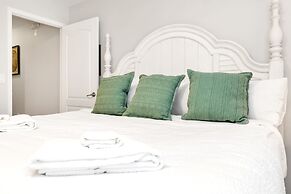 In the Heart of Kissimmee - Storey Lake Resort - 4bd/3ba Pool Townhome