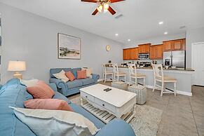 In the Heart of Kissimmee - Storey Lake Resort - 4bd/3ba Pool Townhome