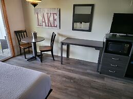 Lakeshore Lodge